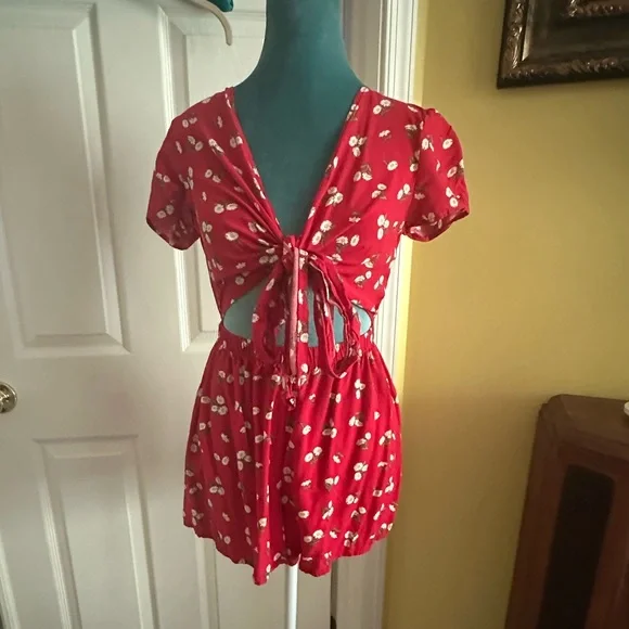 Red floral tie front romper - Picture 2 of 8